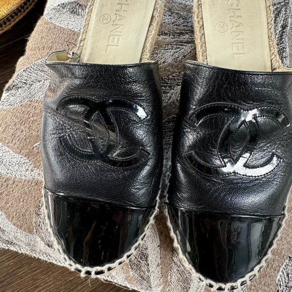 Chanel - Picture 3 of 4